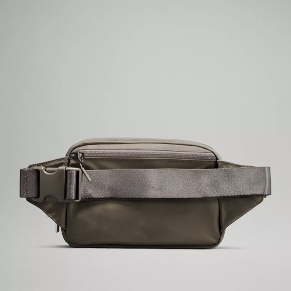 Everywhere Belt Bag Large 2L - Picture 2 of 6